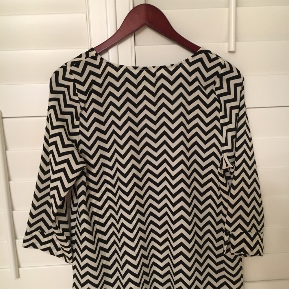 Chevron printed top - Picture 2 of 2